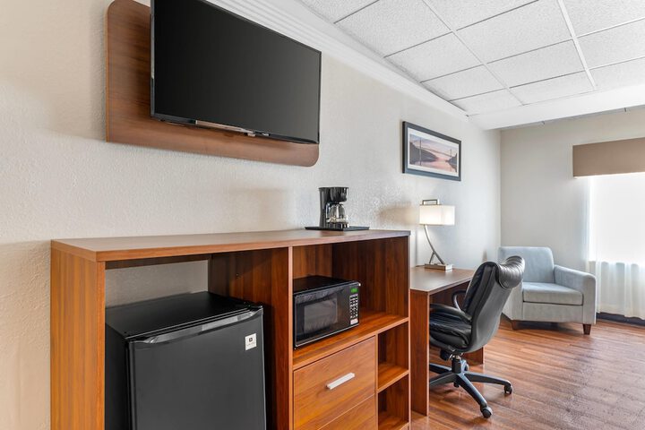 Quality Inn & Suites Kansas City - Independence I-70 East