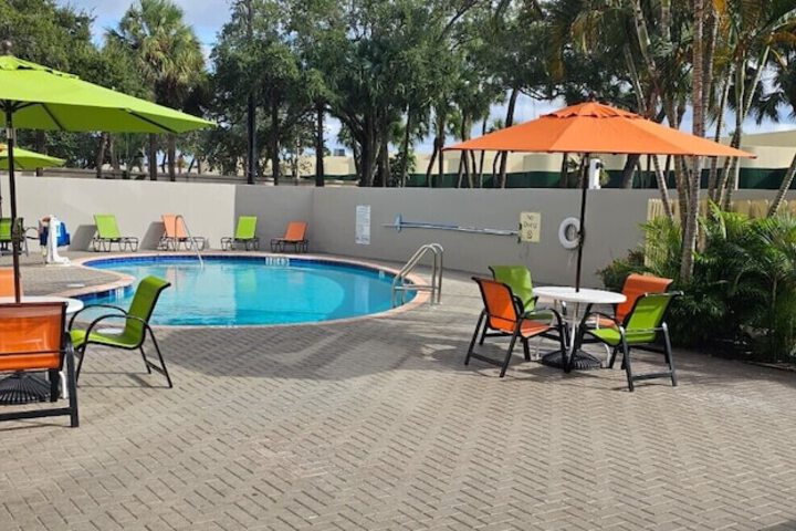 La Quinta Inn & Suites by Wyndham Deerfield Beach I-95