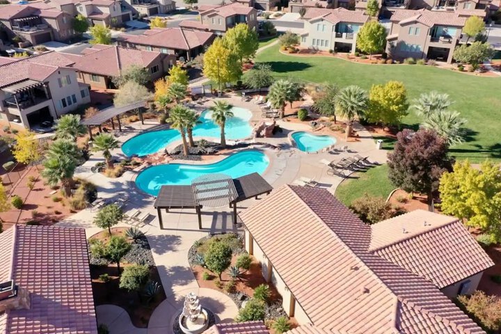 Entire Home Paradise Pools 2 King Suites