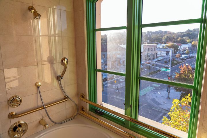 The Carlton Hotel Atascadero – Paso Robles, a Tribute Portfolio Hotel