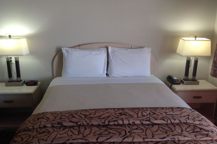 Room 9 of 18