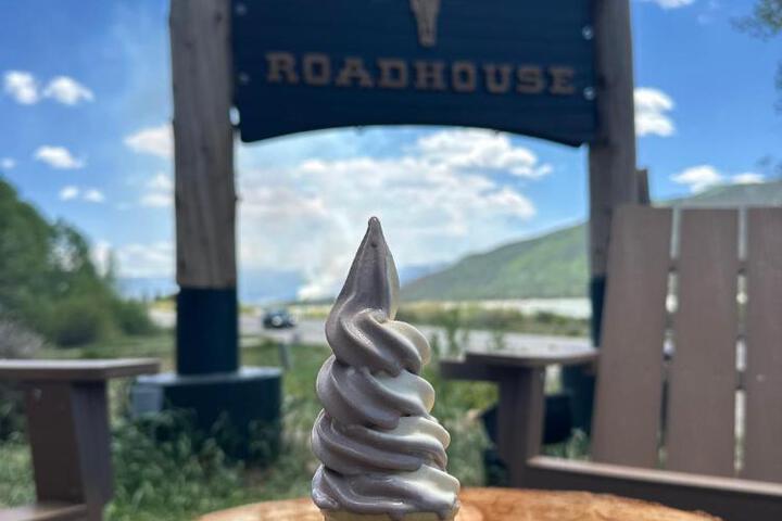 Roadhouse Lodge & Coffee Shop