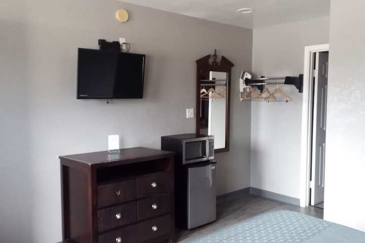 Coachmans Inn & Suites
