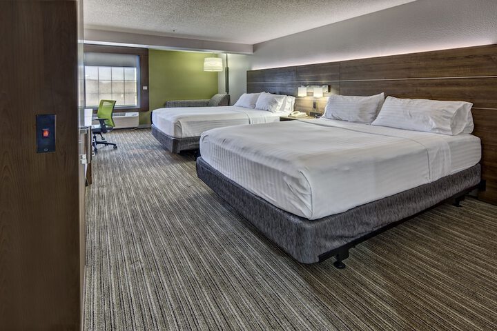 Room 13 of 30
