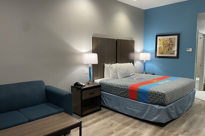 Room 34 of 47