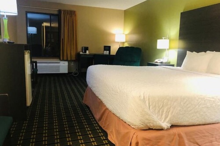 Room 13 of 23