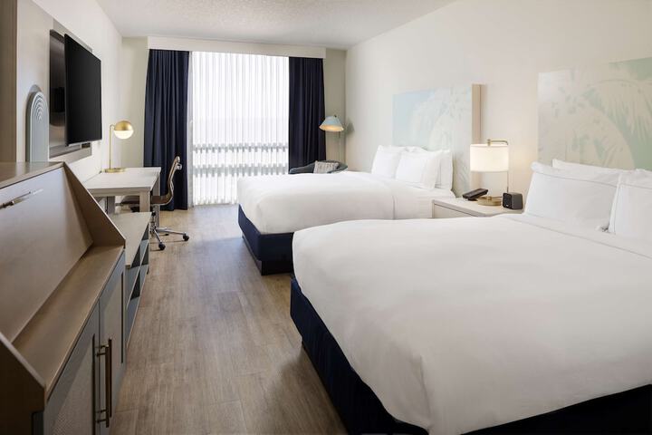 Hotel Dello Ft. Lauderdale Airport Tapestry Collection by Hilton