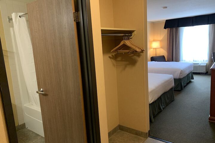Merit Hotel & Suites