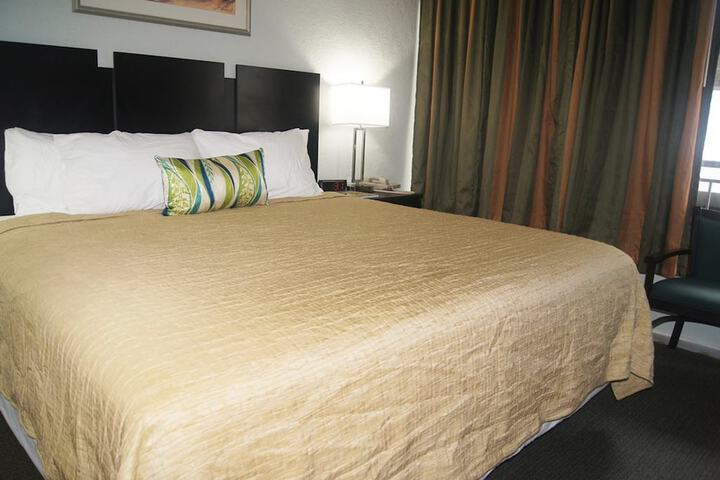Room 9 of 25