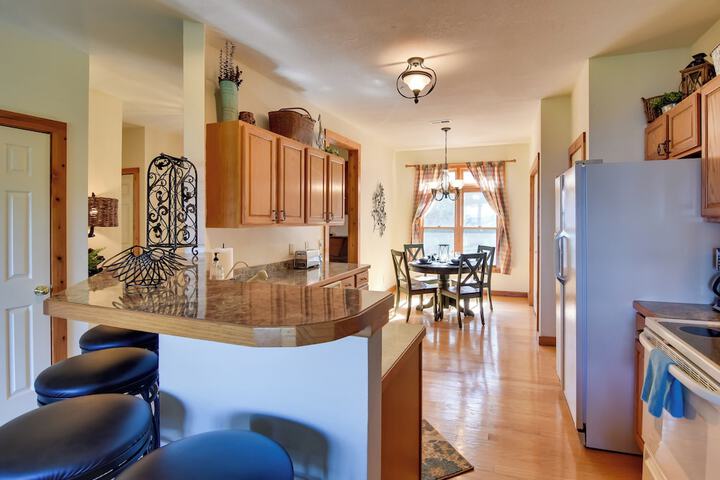 Scenic Views & Trail Access! Blue Ridge Mtns Condo