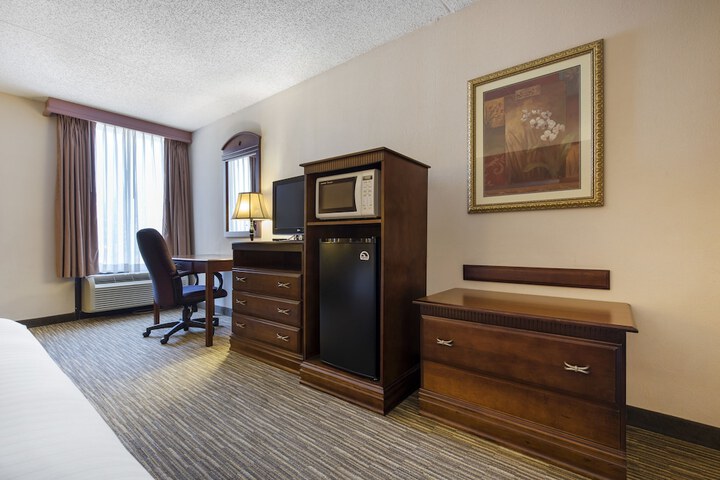 Room 32 of 53