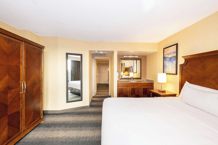 Room 33 of 110