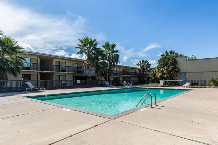 Econo Lodge Baytown