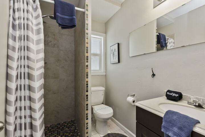 Room 102 of 123
