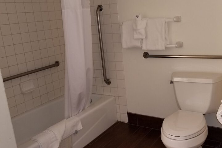 Room 27 of 71