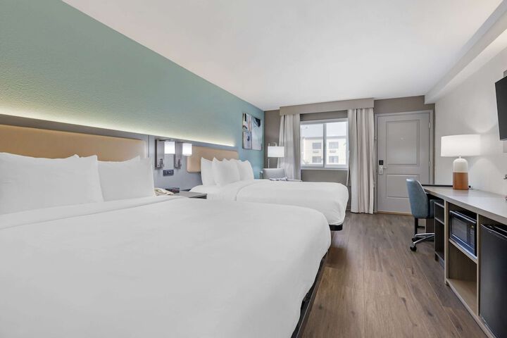 Room 11 of 28