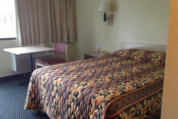 Room 2 of 7
