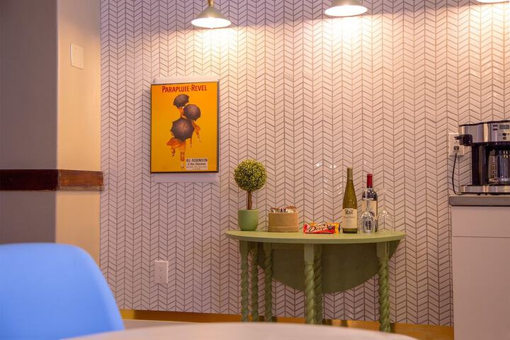 Room 33 of 185