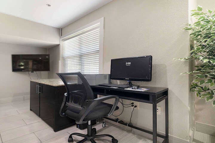 Business Center 42 of 42