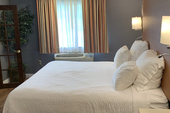 Super 8 by Wyndham Sturbridge
