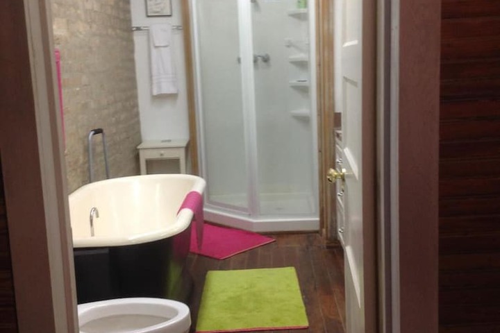 Room 42 of 80