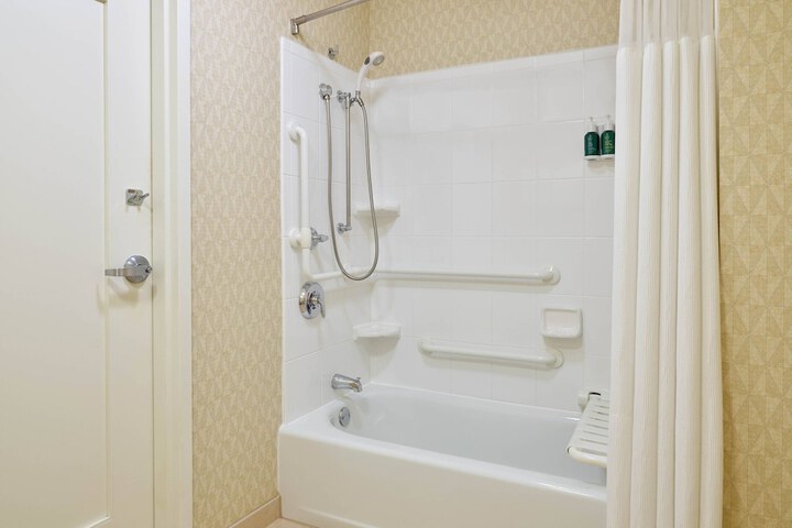 Room 16 of 36