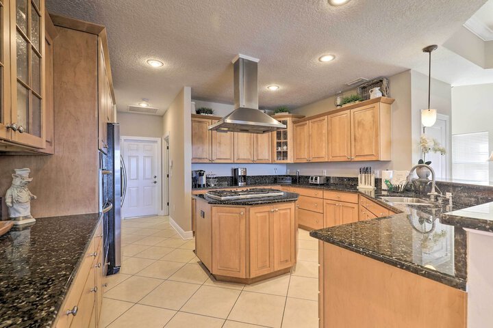 Waterfront Gem w / Pool & Dock in Apollo Beach