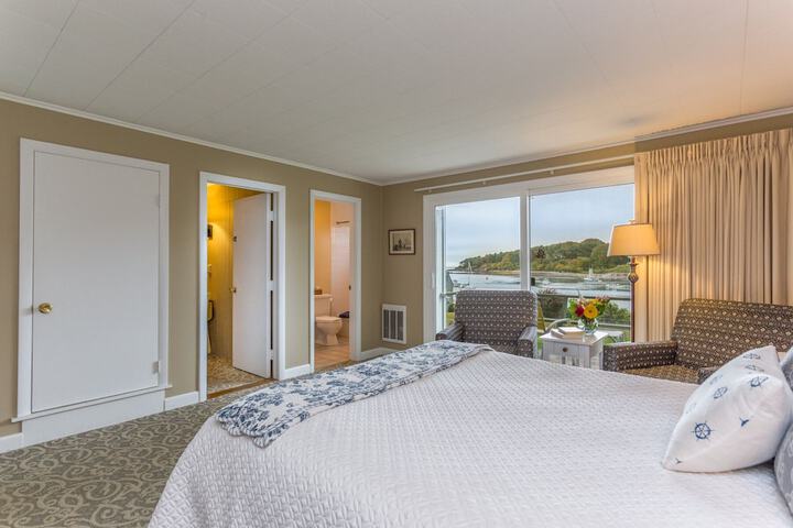 Dockside Guest Quarters & Restaurant