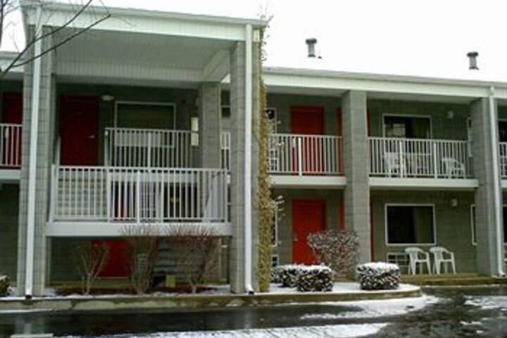 Campton Parkway Inn
