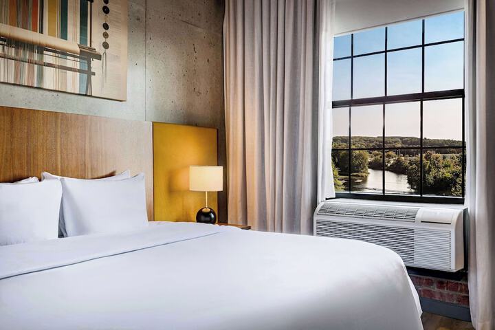 The Loom Hotel Tapestry Collection by Hilton