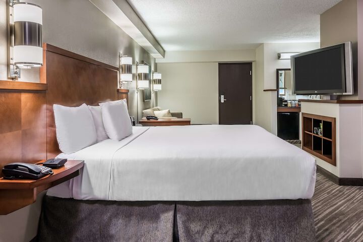 Hyatt Place Bentonville / Rogers