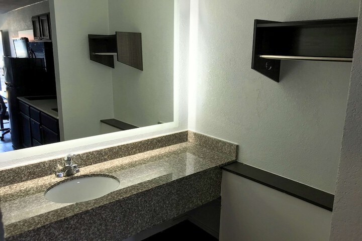 Room 14 of 21