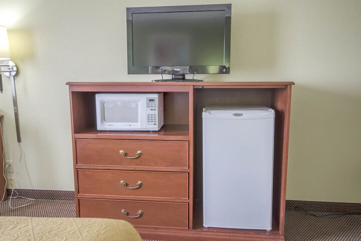 Room 11 of 32