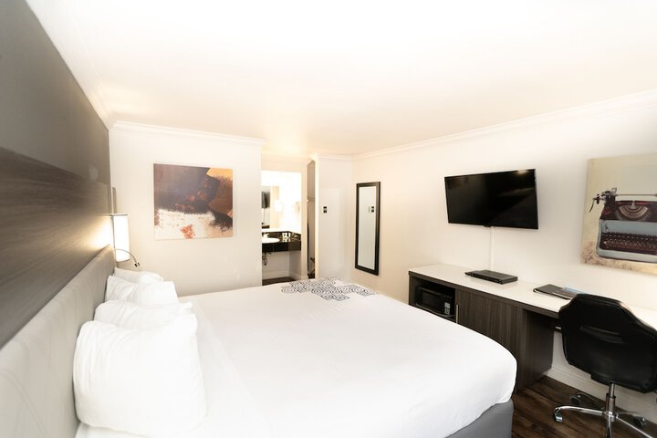 Room 13 of 30