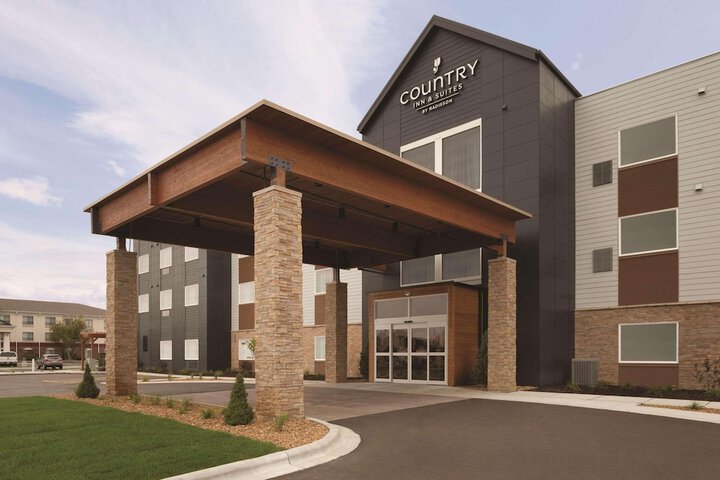 Country Inn & Suites by Radisson Ft. Atkinson, WI