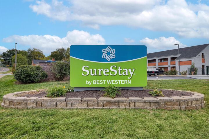 SureStay by Best Western Kansas City Country Inn North