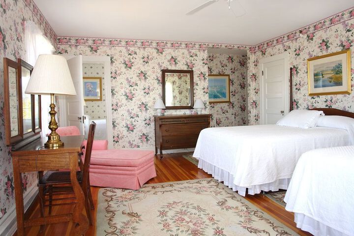Room 27 of 81