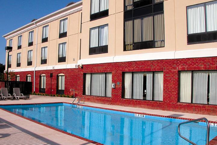 Holiday Inn Express Hotel & Suites Tupelo by IHG