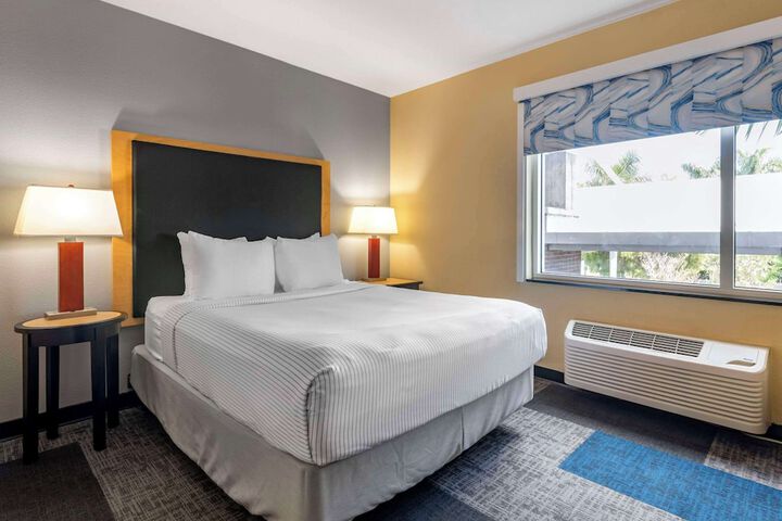 Room 40 of 64