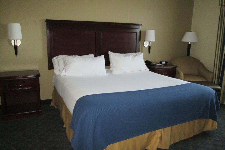 Holiday Inn Express & Suites Pampa by IHG