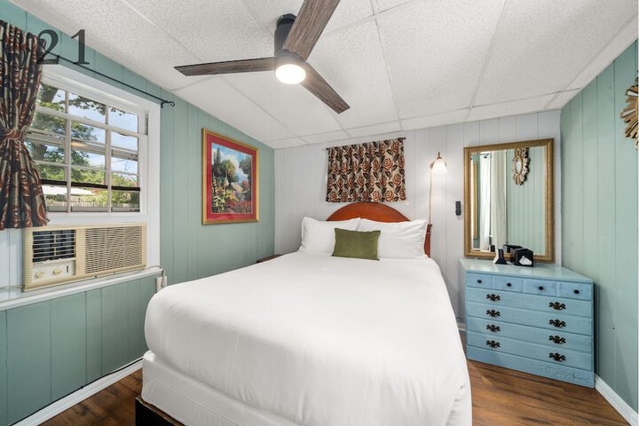 CedarWood Inn