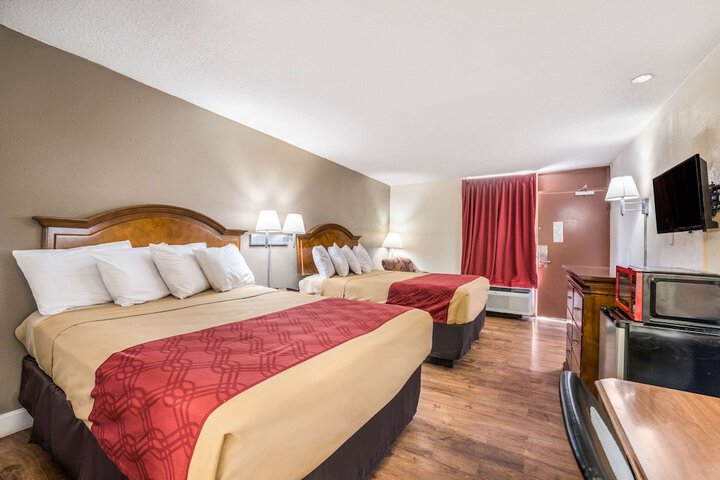 Room 8 of 25