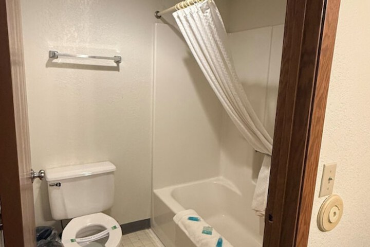 Clarion Hometown Inn