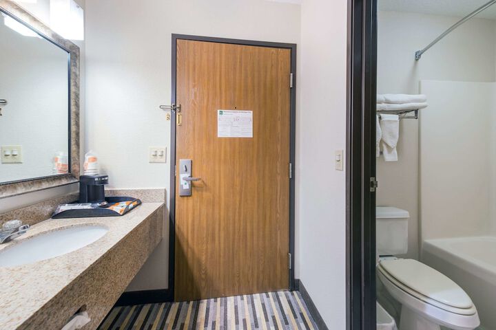 Room 17 of 36