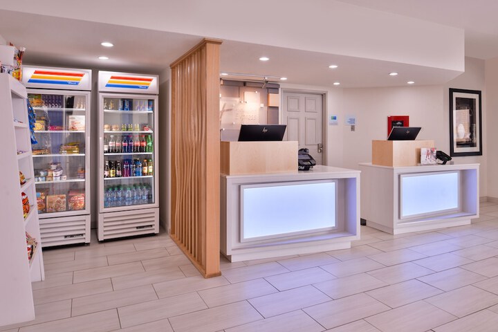 Holiday Inn Express Farmington - Bloomfield by IHG