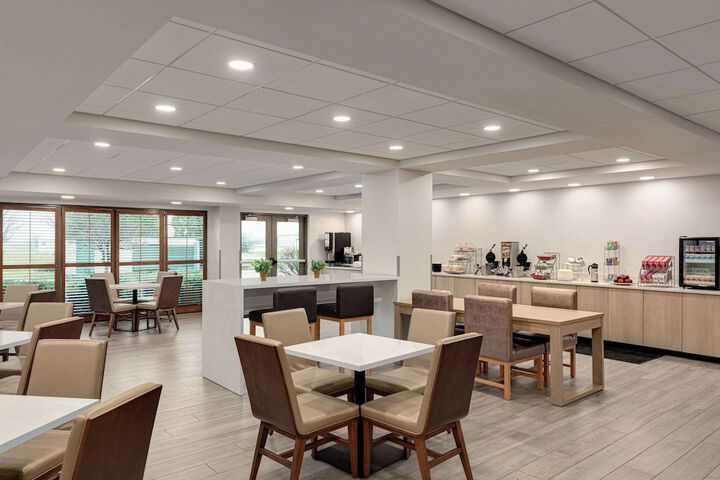 Wingate by Wyndham Green Bay / Airport