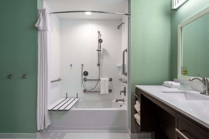 Room 14 of 33