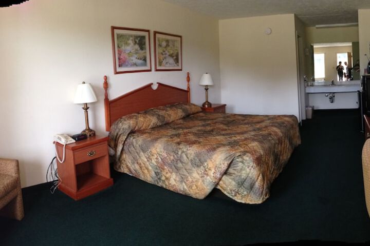 Room 8 of 9