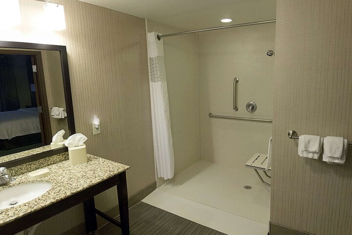 Hampton Inn & Suites Bismarck Northwest