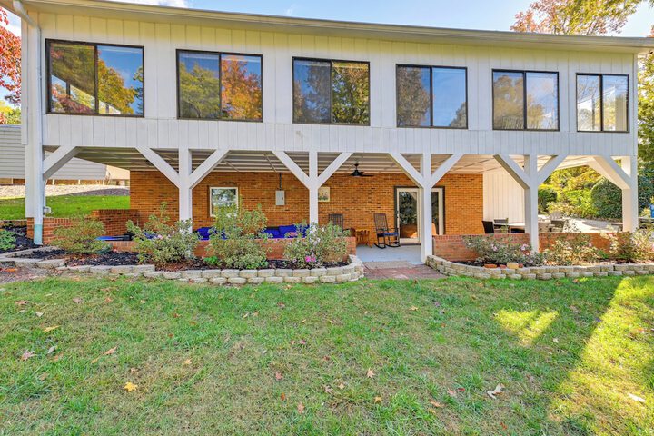 Spacious Lake Norman Retreat w / Boat Ramp!
